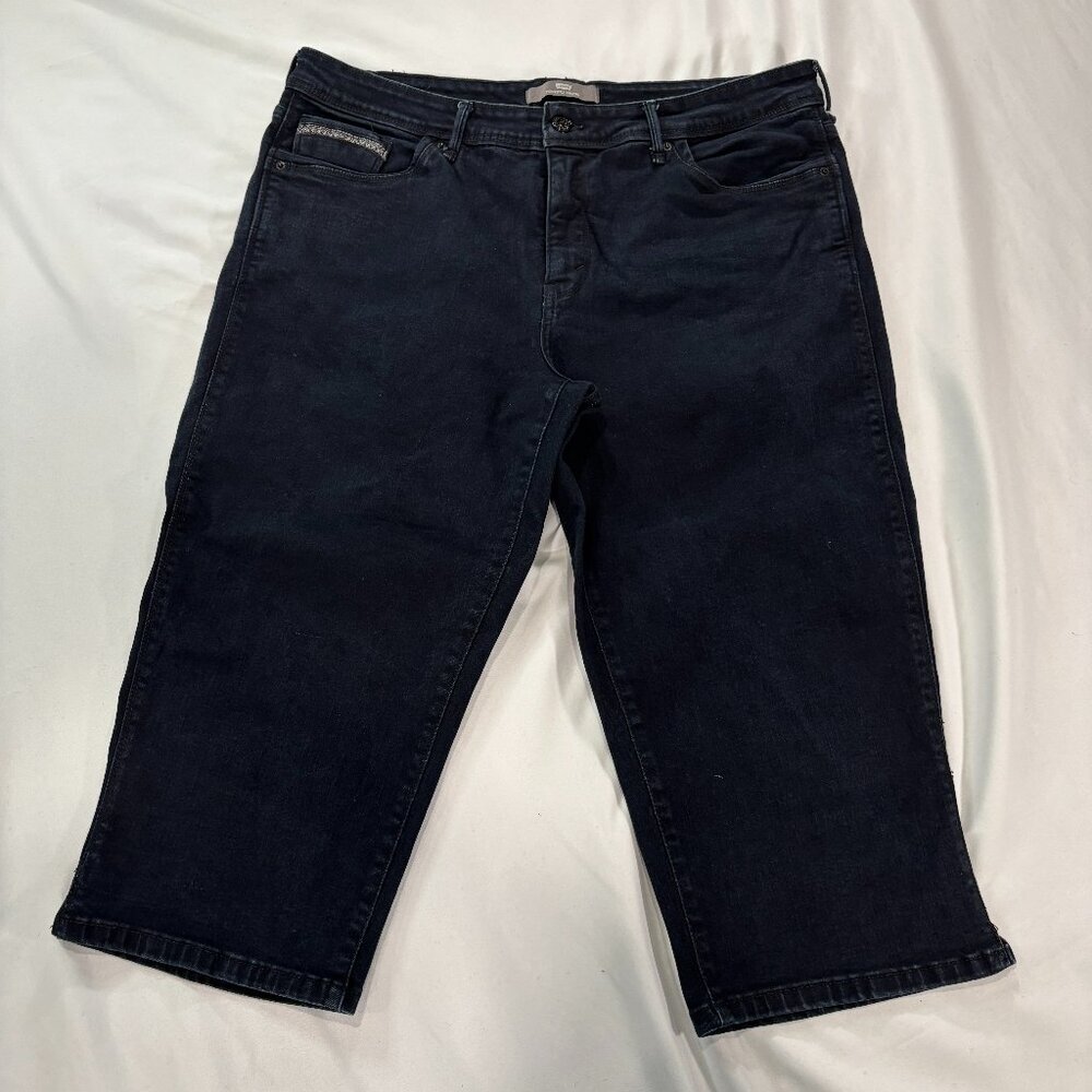 Levis Capri Jeans Size 20 Dark Wash Perfectly Slimming Denim             Lot G